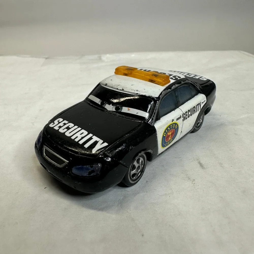Disney Pixar Cars Marlon Clutches Security Vehicle Black White‎ Piston Cup Toy